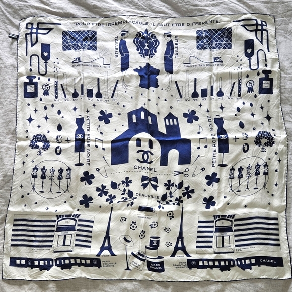 Chanel silk scarf - Picture 2 of 6